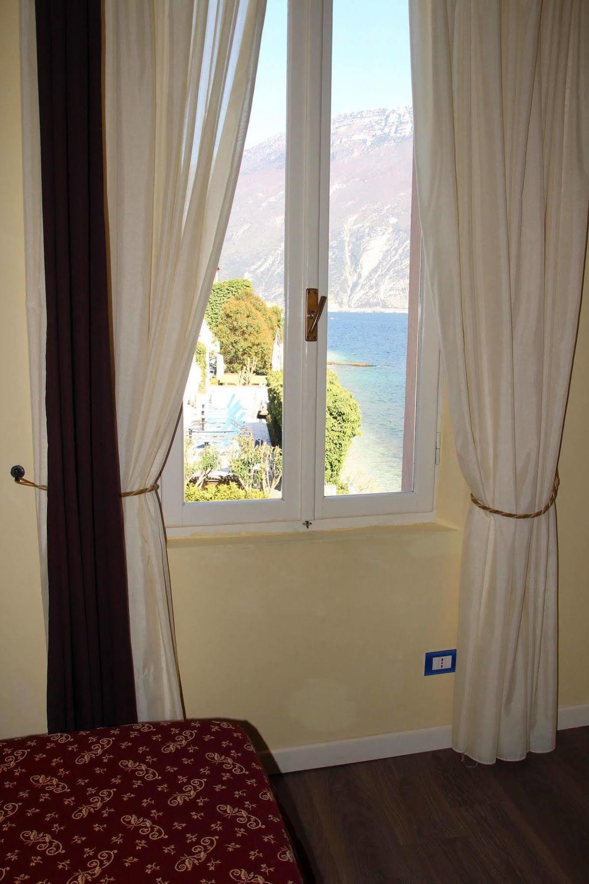 Villa Romantica Hotel Limone sul Garda Exteriör bild